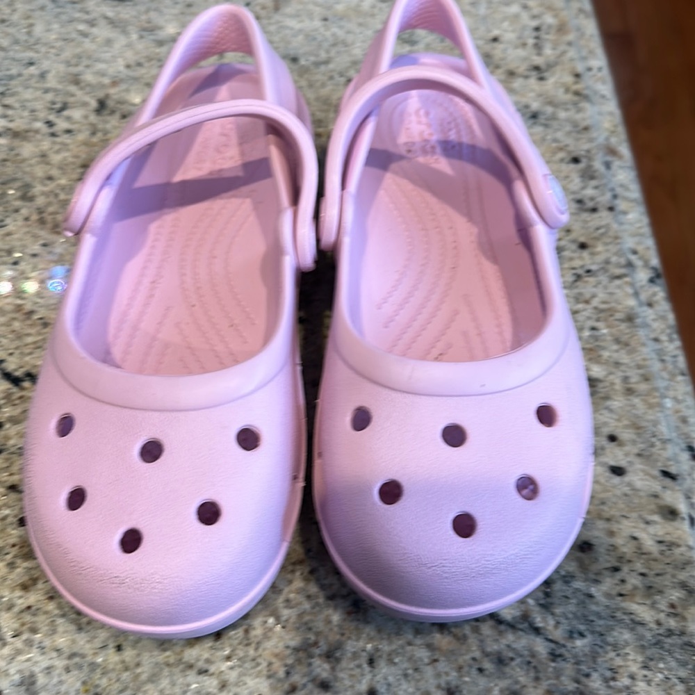 Pink crocs for girls size J1